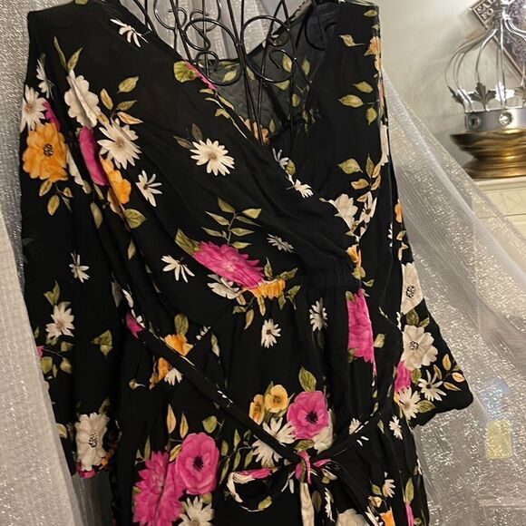 Torrid Challis wrap babydoll shirt/top/blouse sz 3 plus size 2-3xl black floral - Picture 4 of 4